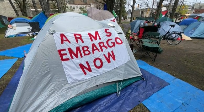 More than 2,000 students have been arrested at campus encampment protests in the U.S. Now universities are being cautioned that their investments in weapons companies leave them open to criminal liability for human rights violations: pbicanada.org/2024/05/03/200… #StopSendingArms