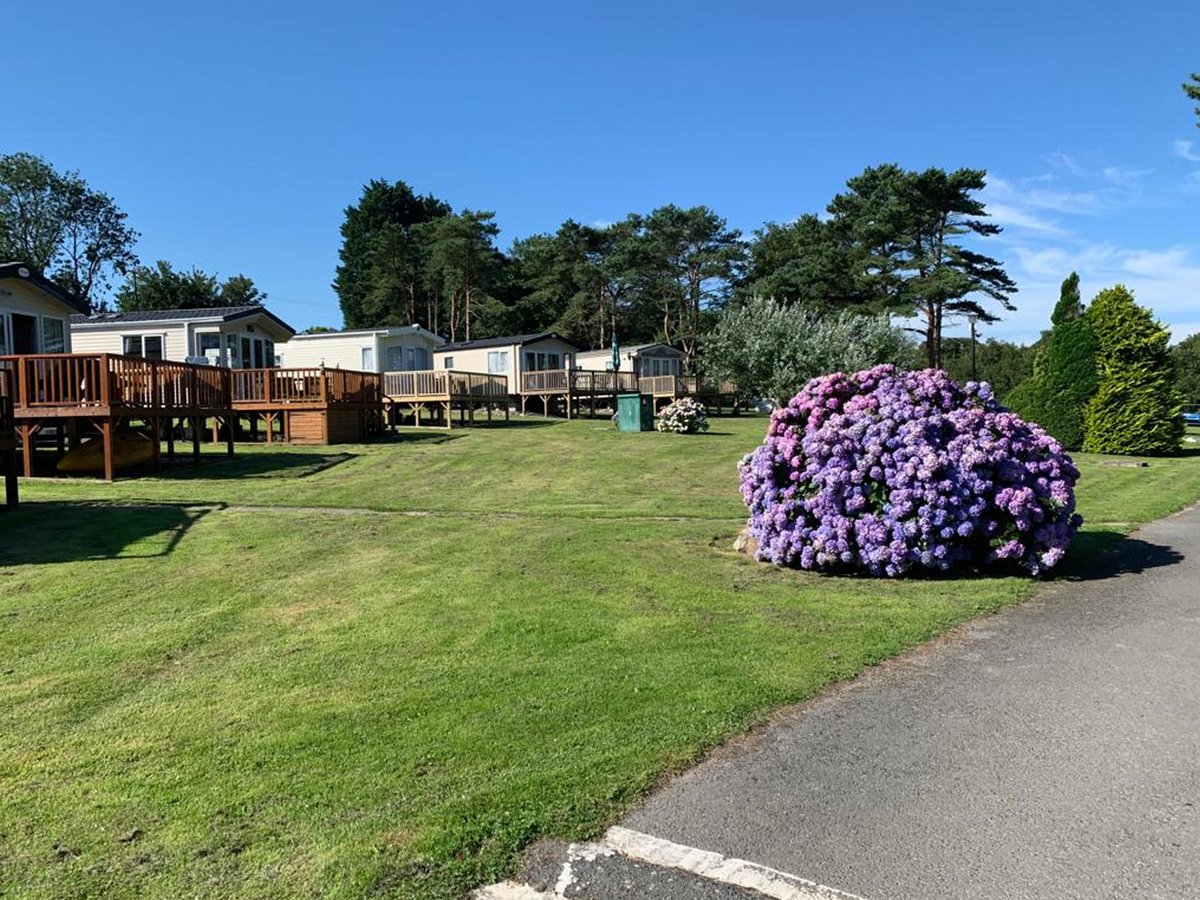 New to our listings today is Dinas Country Club. In 22 acres of parkland gardens with sea views, heated outdoor swimming pool, play areas and a fitness area. There is a Clubhouse on-site that serves refreshments and real ale’s. newportpembs.co.uk/holiday-parks/…