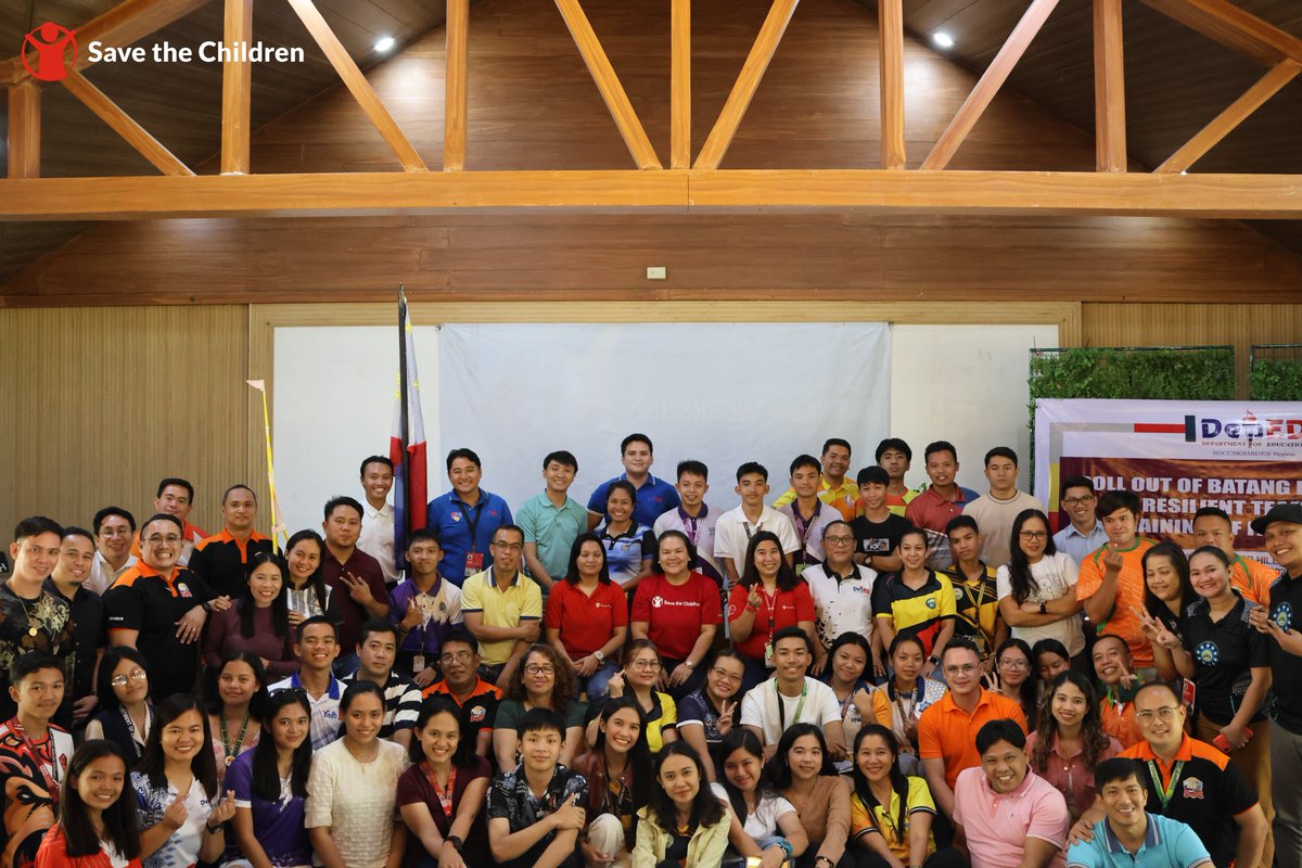 Building future leaders in disaster preparedness! ⛑️🦺 Save the Children, with @DepEd_PH Region 12, conducted a training on the 'Batang Empowered and Resilient Team (#BERT)' program, designed to equip children with safety knowledge and skills. Full story on our Facebook page.