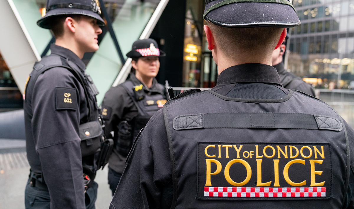 We want to keep our streets safe and crack down on any anti-social behaviour. If you spot any anti-social behaviour you can report incidents online via our website here: cityoflondon.police.uk/ro/report/asb/…