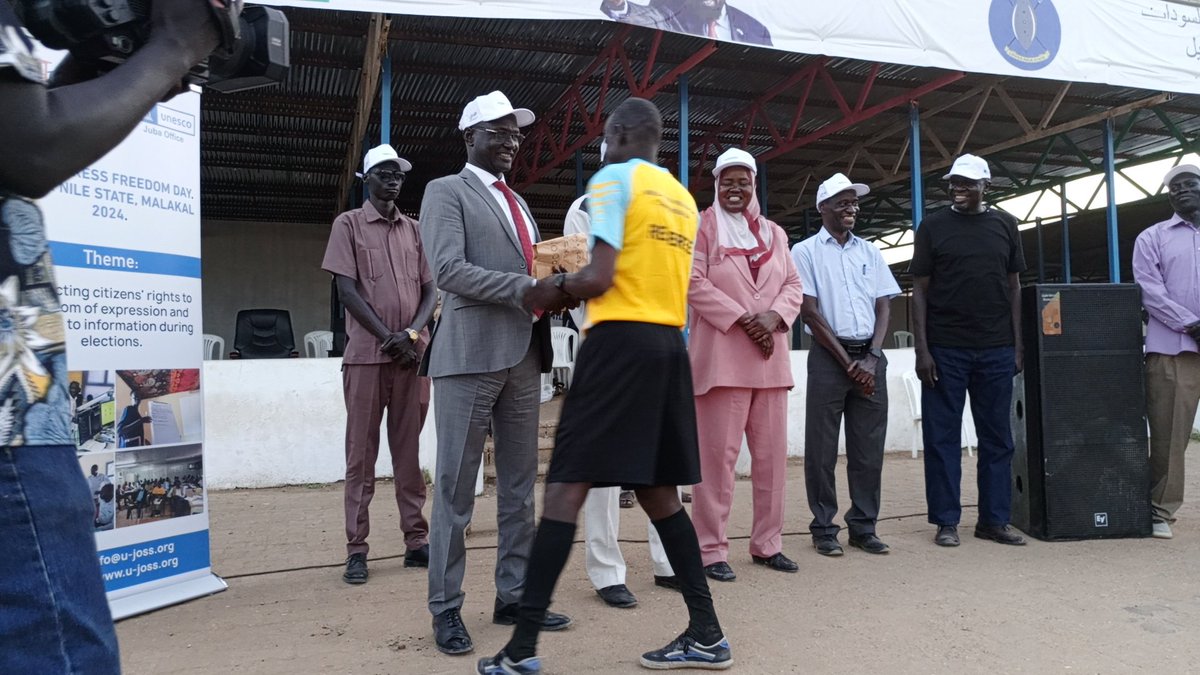 Governor of Upper Nile State Gen. James handed over certificates and tokens of appreciation to the media team and the Youth Team in Malakal town after the match. #WPFD2024