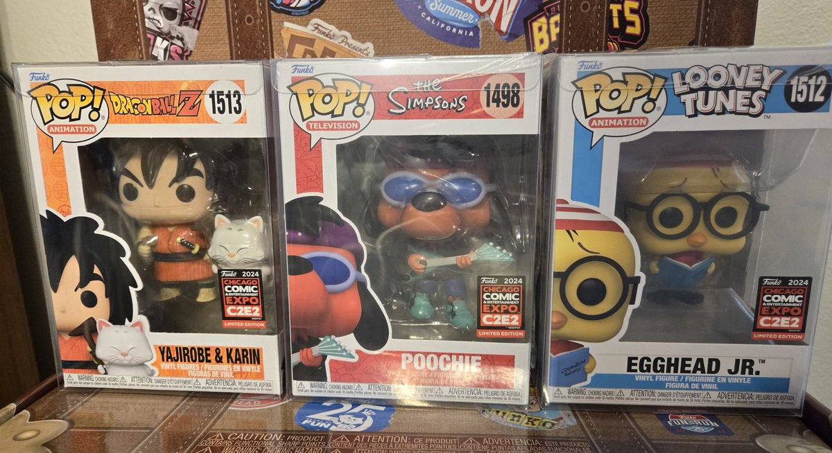 @tdragons345 had inspired me! Its been a while since I've done a giveaway, so let's hook someone up with a con sticker c2e2 pop! - I'll offer 3 pops that the winner can choose from, in the below pic - Follow, like, and RT to be entered. - I'll do the drawing in a week (05/10)