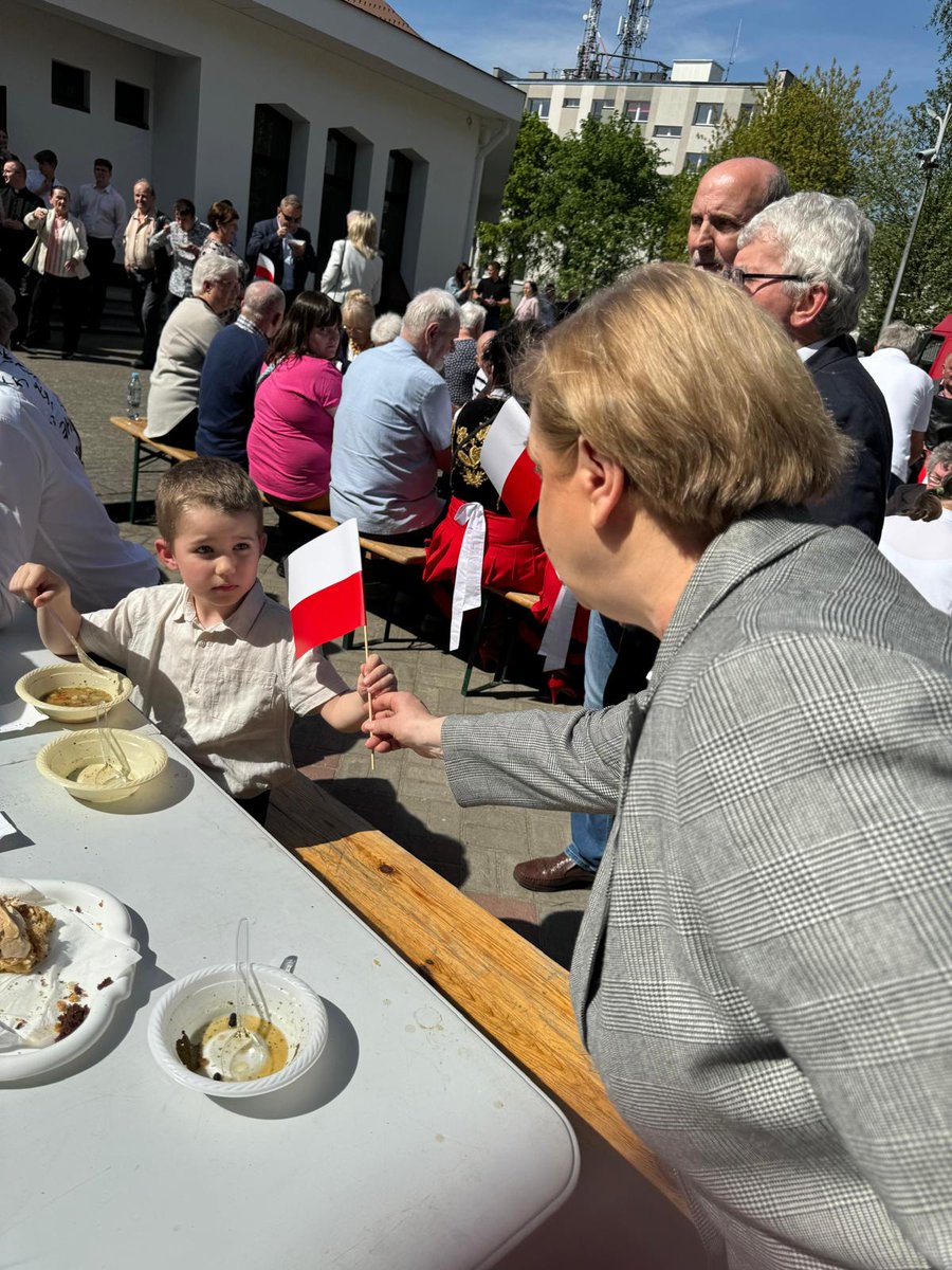 Po mszy św. w intencji Ojczyzny w kościele pw. Najświętszej Maryi Panny Królowej Polski w Wejherowie uczestniczyłam w festynie, na którym nie mogło zabraknąć biało-czerwonych barw.