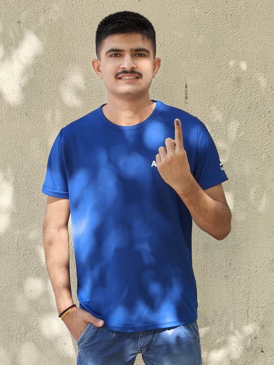#LokSabhaElections2024 

મારો મત મારી ફરજ

Casted my vote as Essential service voter
@ECISVEEP 

#ChunavKaParv #DeshKaGarv #IVoteForSure