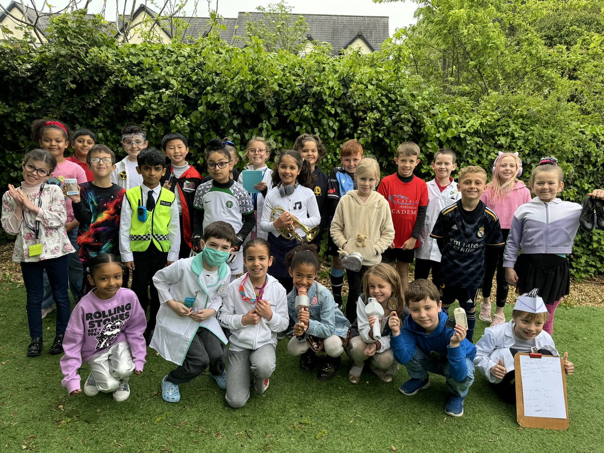 MrsBrown3EB's tweet image. #3EB have fully embraced #WorldOfWorkWeek&amp;amp; finished with an optional dress up day.We used some @voice21oracy strategies to discuss some important topics.We are now comparing the average salaries for the professions we’re interested in &amp;amp;debating the gender pay gap! @llandaffcity