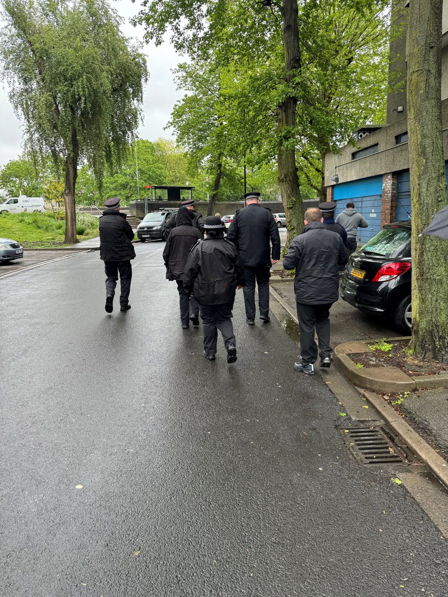 Good Afternoon from the Team 👮👮‍♀️👮‍♀️, officers alongside <a href="/mpsthamesmeadE/">Thamesmead East Policing Team</a> were on a joint operation with @helloPeabody to tackle crimes related to unused garages on the ward. #Communitysafety #highvisibilitypatrols <a href="/MPSGreenwich/">Greenwich MPS</a>