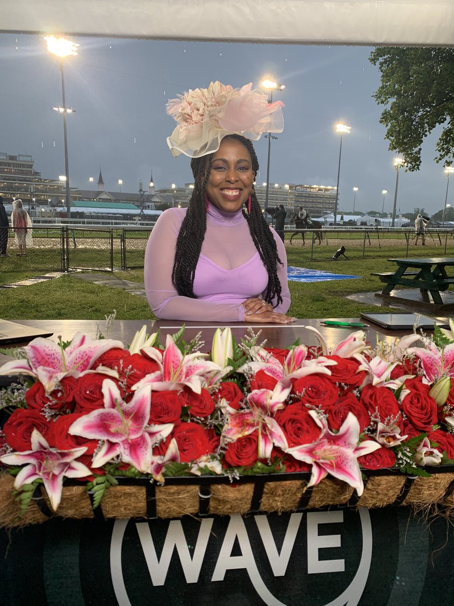 It’s #KentuckyOaks Day! Not only am I wearing pink to celebrate amazing breast and ovarian cancer survivors, but I’m wearing lavender as a shoutout to @RacingLouFC!