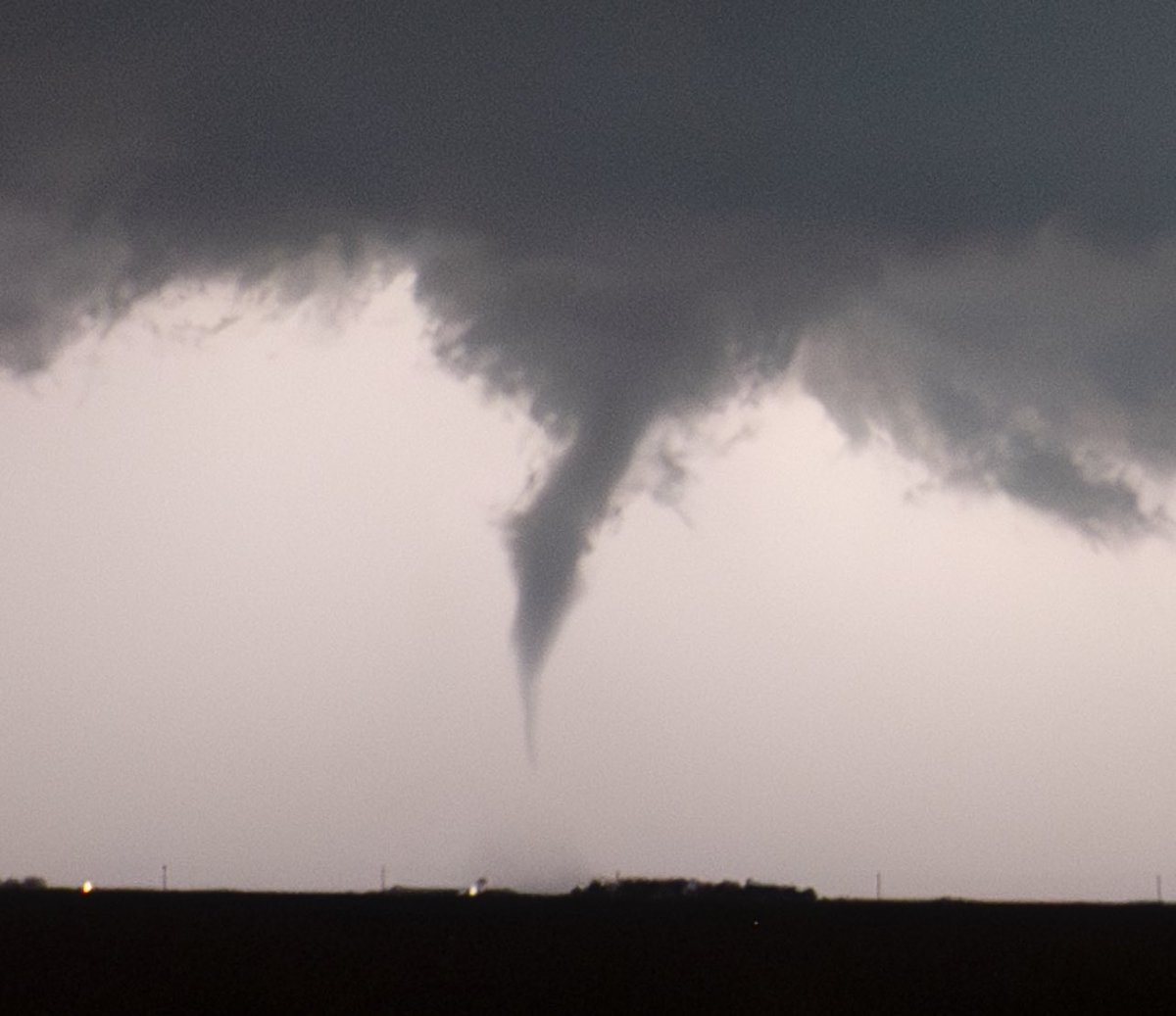 @NWSNorman @NWSNorman Has there any indication that the brief couplet and funnel ever made it to the ground just north of Hollister? It would have been around 9:28pm on 4/30/24. I was a bit aways from it but it looks like there might have been ground rotation, but it’s hard to tell.