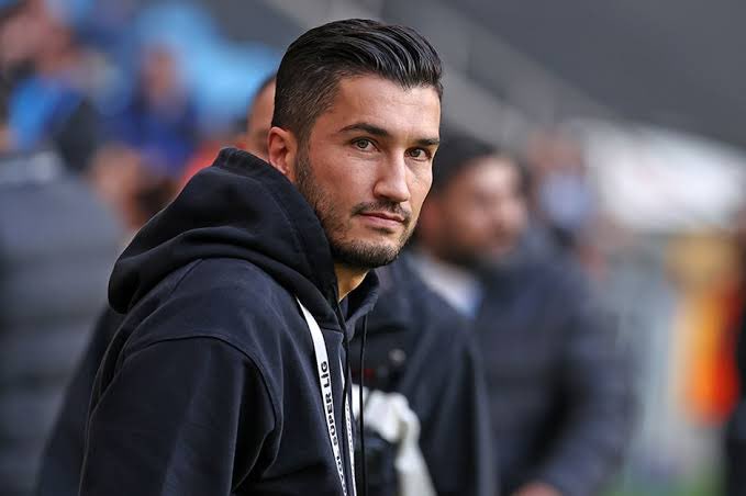 💥 Nuri Şahin, başkanımız Hasan Arat'ı evinde ağırladı ve Beşiktaş'a gelmek istediğini iletti.

🚨 Bazı yöneticilerin Nuri Şahin’in tecrübesinin, Beşiktaş gibi baskının ve beklentinin yüksek olduğu bir takımda yeterli olup olamayacağıyla ilgili çekinceleri var. (@sercan_dikme)