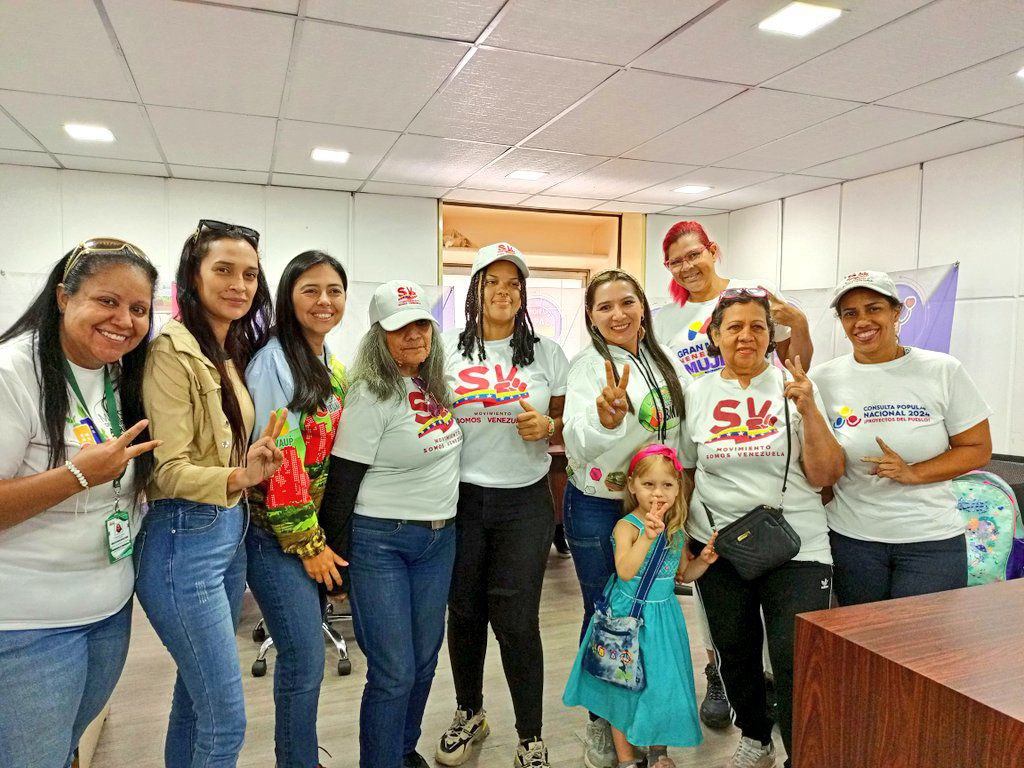 #AsiLoDijo || Pdte. @NicolasMaduro: Tremendo esfuerzo amoroso de los jóvenes brigadistas del Movimiento Somos Venezuela. Juntos con la agenda de las misiones y grandes misiones, la cartografía social y el @CarnetDLaPatria. #3May #VenezuelaCalorPatrio