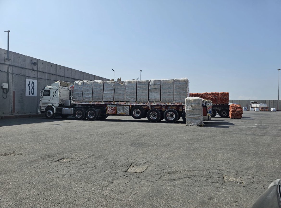 #AidforGaza, 2 de mayo: 🚛400 camiones de ayuda humanitaria trasladados a Gaza. 🪂56 palés que contienen miles de comidas lanzados desde el aire sobre el norte de Gaza. 🚛Ayuda al norte de Gaza: 22 camiones 🚛Ayuda del puerto de Ashdod: 28 camiones Continuaremos ampliando…