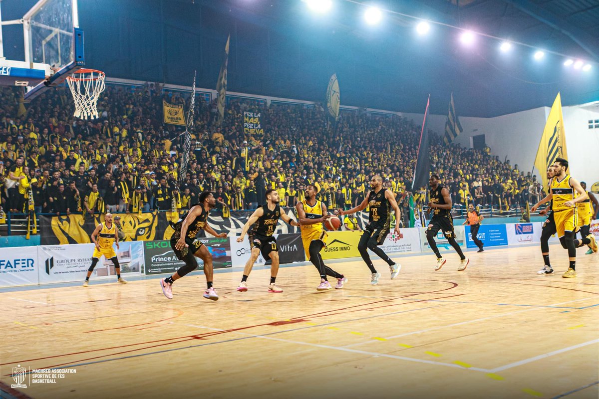 Beautiful scenes from yesterday's Throne Cup semi-finals between MAS Fes and IR Tangier. 

Moroccan Basketball 🏀 deserves to be in a much better state than it currently is.

There's so much interest and potential that is simply untapped by the Royal Basketball Federation 🇲🇦