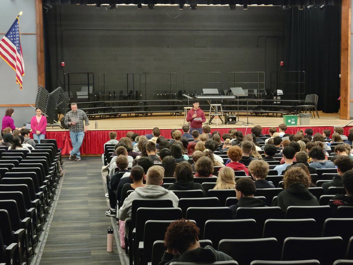 Student election speeches with our Junior class! Good luck to all candidates! #LionPride #RISEUPLHS