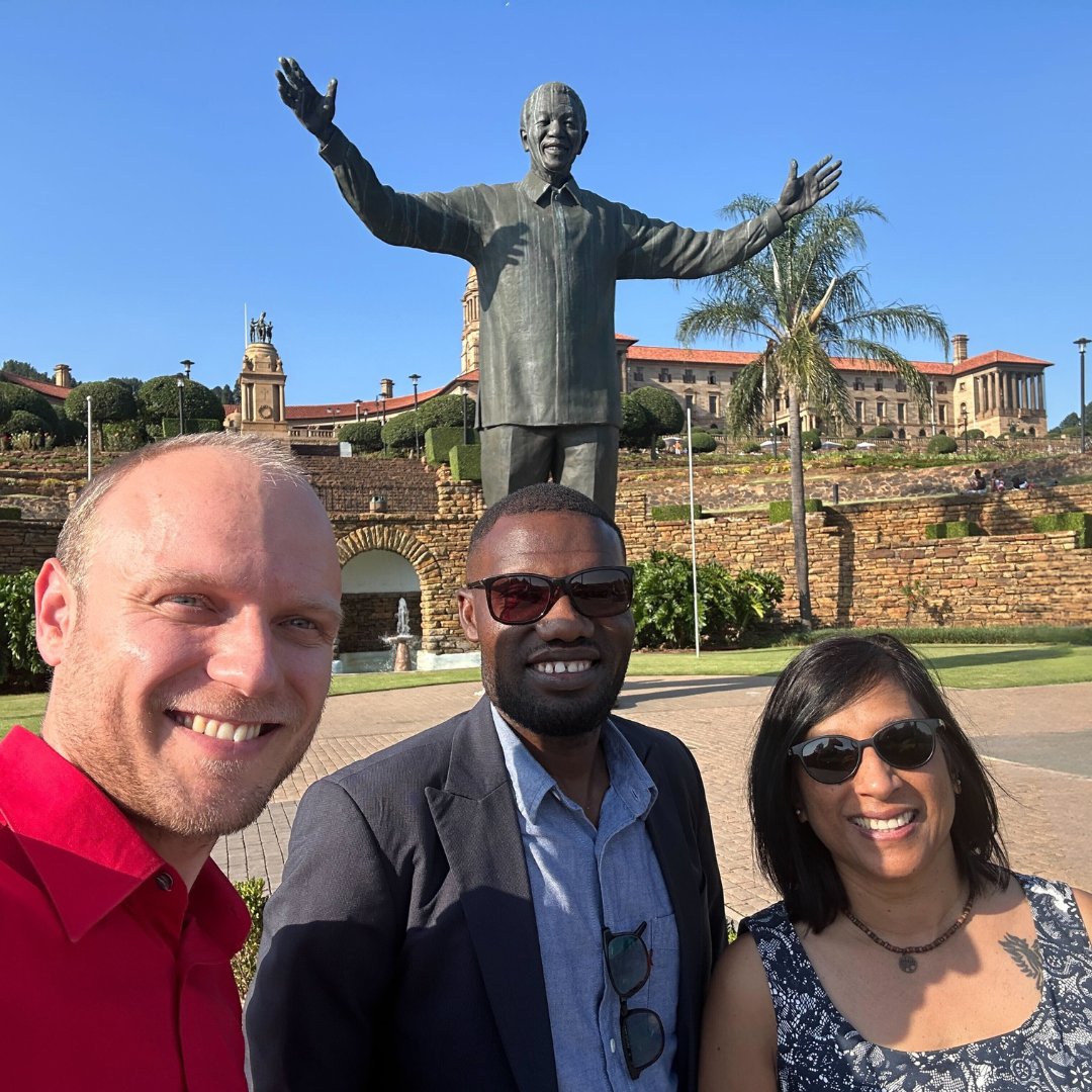 📸 Captured: IDinsighters @ArthurChibwanaG and Rico Bergemann with Dr. @Dayal70, Director of @DpmeOfficial & President’s Research Specialist on Gender-Based Violence and Femicide (GBVF) in South Africa. Last month, IDinsight co-led a three-day data design workshop with the…