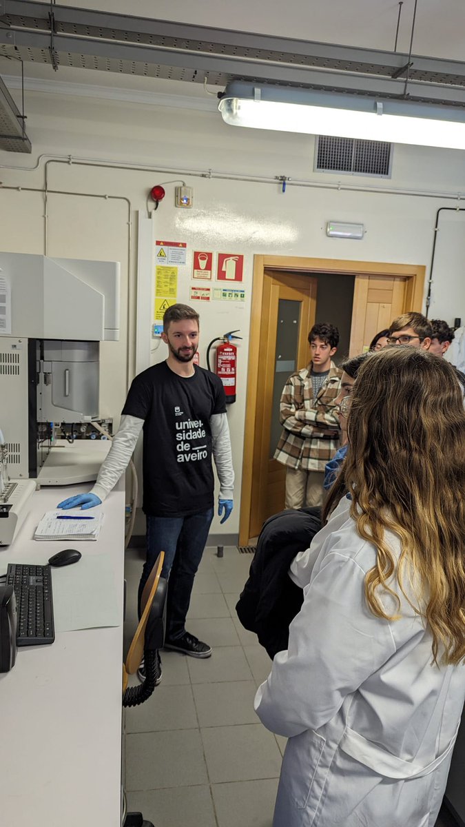 Xperimenta '24 - introducing high school students to different nanomaterials, and how they are studied and applied in CO2 capture