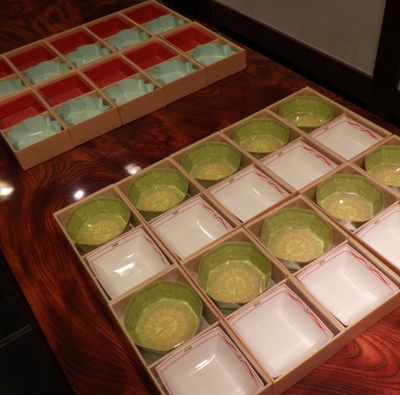 明日のお弁当の折を、並べ終えました
 #お弁当 

🍱🤩🍱🤩🍱🤩🍱🤩🍱🤩🍱🤩🍱🤩🍱

Tomorrow's lunc boxes to go
#japaneserestaurant  #lunchbox