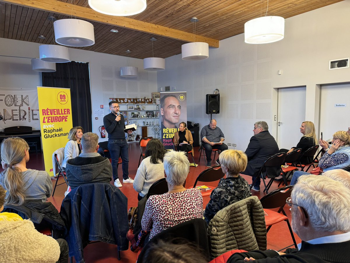 🇪🇺 1ère réunion publique pour réveiller la Haute-Vienne en présence de 4 candidats de la liste portée par @rglucks1. Santé, jeunesse, emploi... L'Europe au plus près des territoires... Merci à @mlcuv, @FlavienCartier et @RavacleyS d’être venus à #Rochechouart.