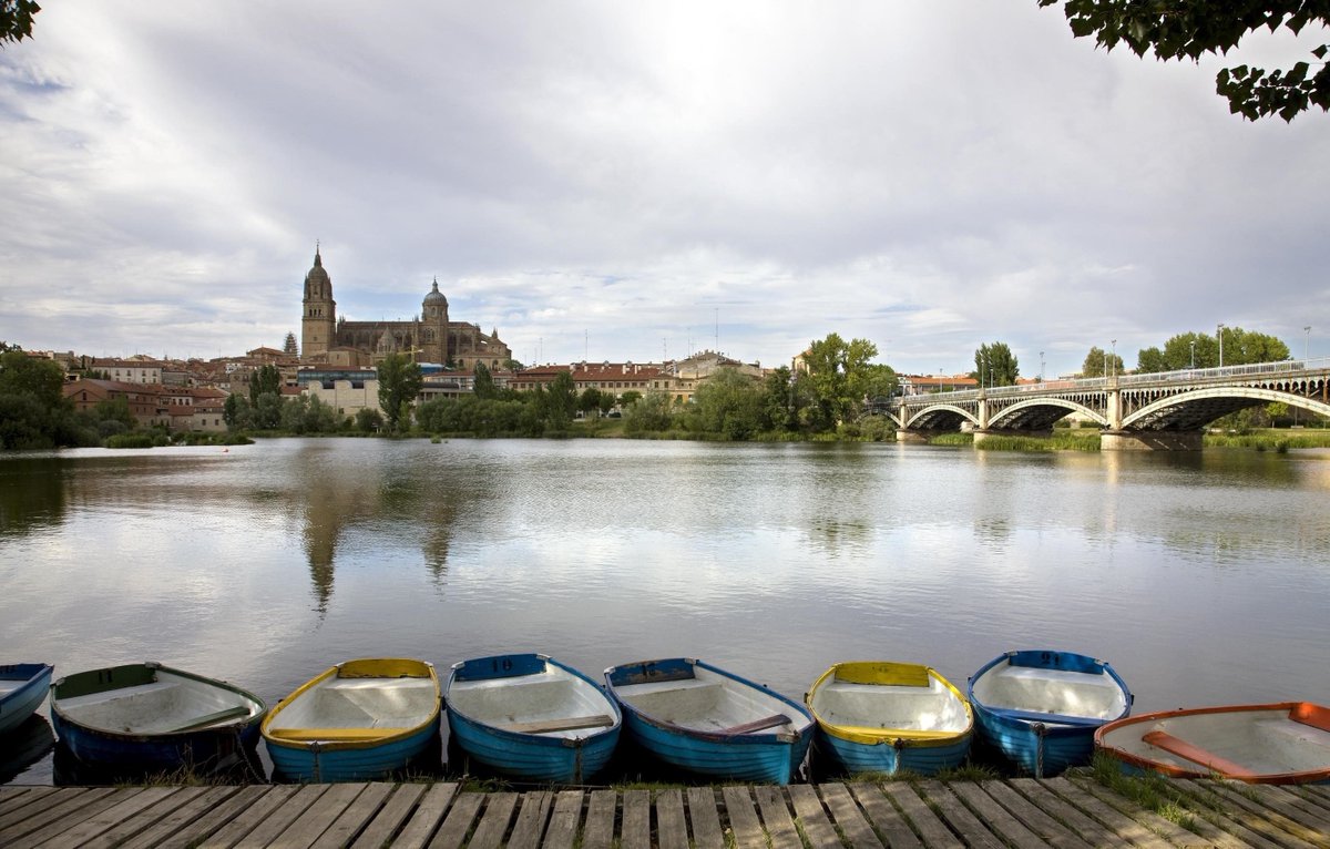 Desde el Mirador del Embarcadero se puede disfrutar de una impresionante panorámica de la ciudad con las Catedrales al fondo. #Salamanca