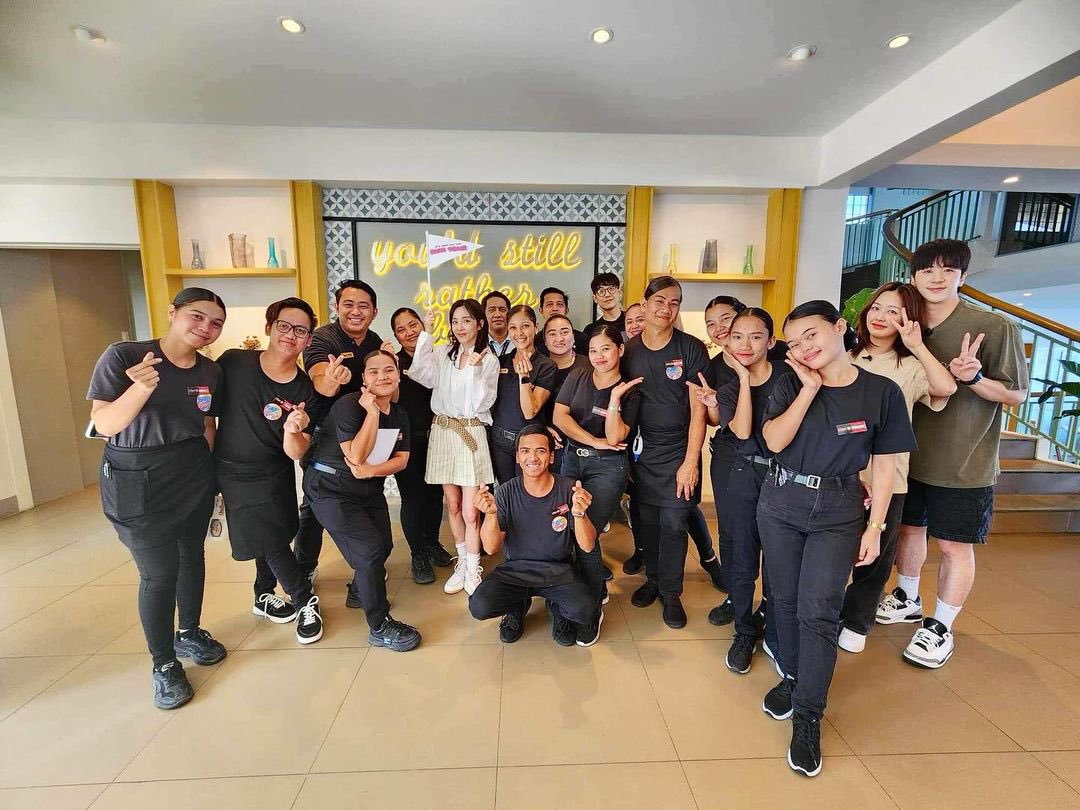 DARA at Gerry Grill official Instagram update instagram.com/p/C6fV6nqvOeg/… 'Sandara Park adding her sparkle to Gerry's Tagaytay! Thanks for dropping by! #GerrysTagaytay #DaraAtGerrys' #SandaraPark #산다라박