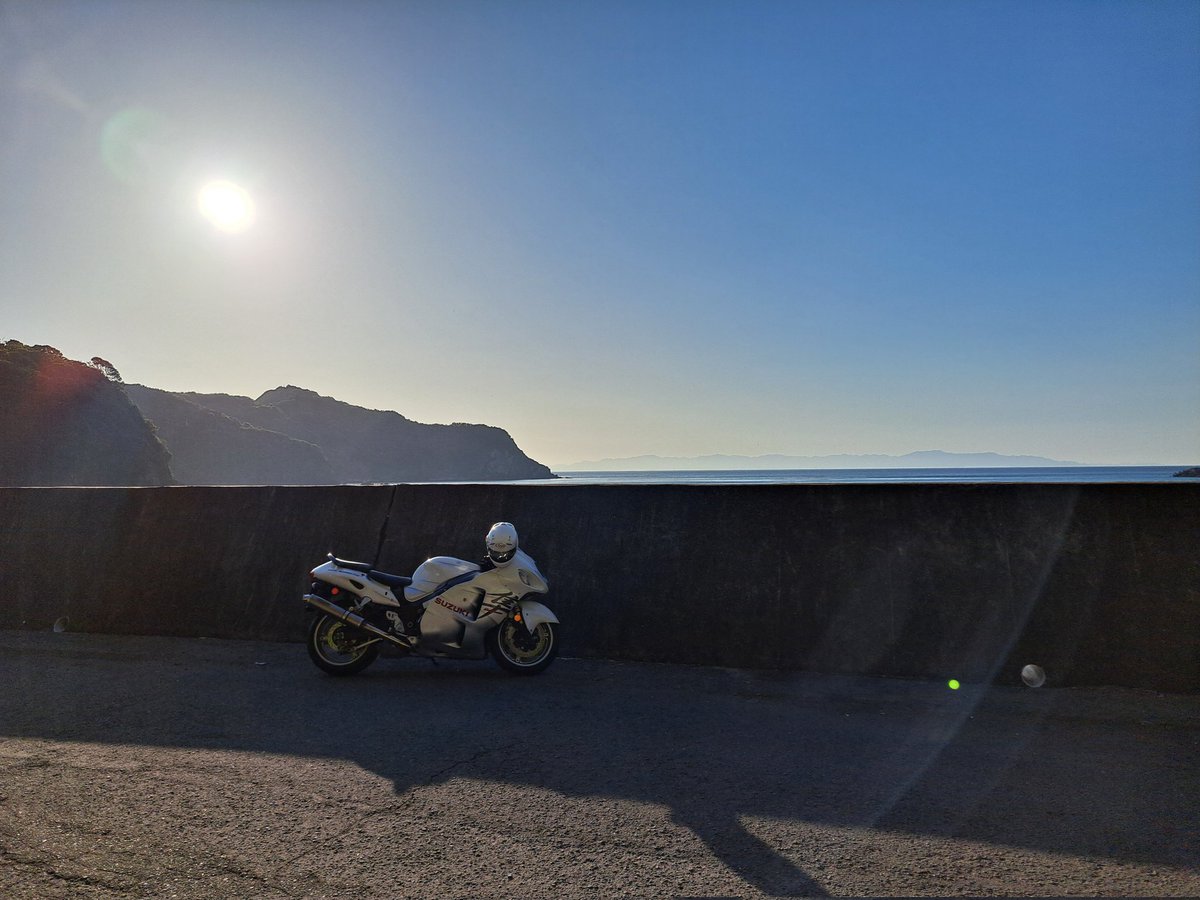 下道をのんびり走って有田市のよく行く海水浴場に着きました☺
いつもは誰もいない静かな場所ですが、今日はGWだけあって何組みかキャンプしてました

さてまたのんびり走って大阪を目指します
海岸線を走れたらいいなあ🍀