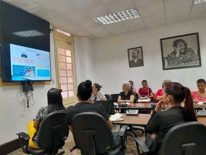 AimeTania1970's tweet photo. #MiCasaUCf presenta en la Comisión Provincial de Prevención del Gobierno en Cienfuegos, el proyecto: Educación y Cultura de Paz contra la violencia por un desarrollo sostenible en los contextos escuela, familia y comunidad.    #ACSH #MiCasaUCf #CitmaCuba #CienfuegosXMasVictorias https://t.co/CGBgpzIybx