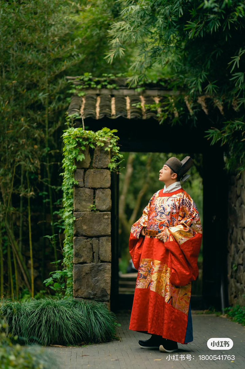 Hanfu·Ming dynasty（1368-1644）

蟒袍/MangPao，the ceremonial clothing which represents the honorary that given by emperor. 

#hanfu #漢服 #traveltochina #Chineseculture  #伝統衣装 #traditional #中華服 #chinesefashion #beautiful #photo #chinese #中華風 #China