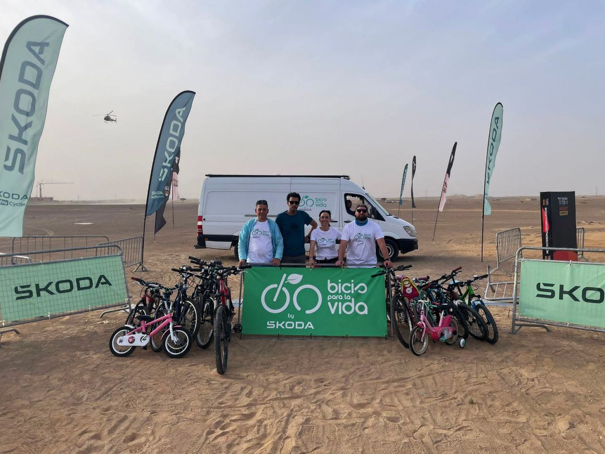 🤗 Bicis para la Vida by @skoda_es regresa a Marruecos 🇲🇦 con la @TitanDesert y la energía de una hermosa historia personal. 🔎 Concretada una entrega de 14 bicis en #Hassilabied, entre ellas una donación que no pudo realizarse en 2023. 💚 ¡Gracias! 📰 fundacionalbertocontador.org/bicis-para-la-….