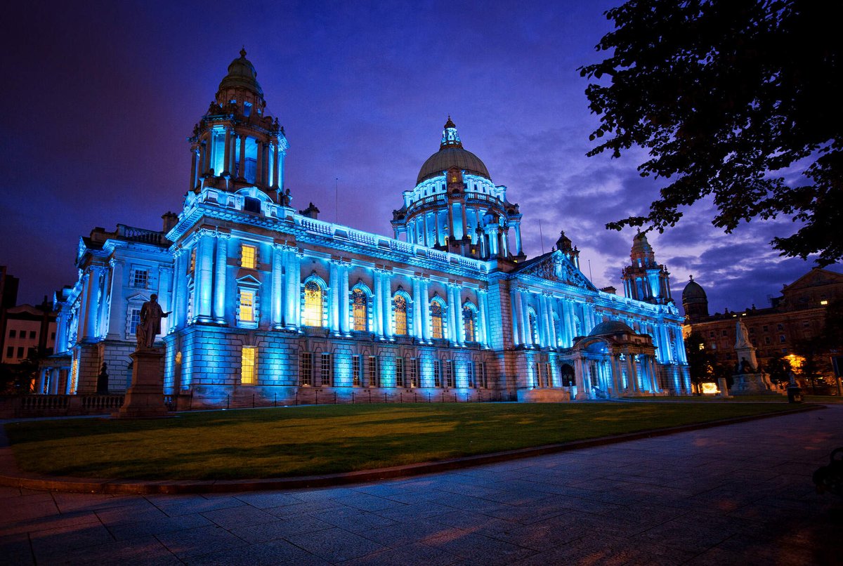 One of the first things you'll see when you land in Belfast is the magnificent City Hall building. Built in 1906, it's an ideal meeting spot and vantage position for people watching!