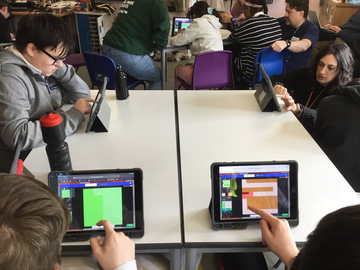 The final day of our @DYWEdinMidEast Skills Week! Total concentration going on with Orange and Ness classes as they use their digital skills to do a coding workshop on Games Design with David from @skillsdevscot 💻 😃