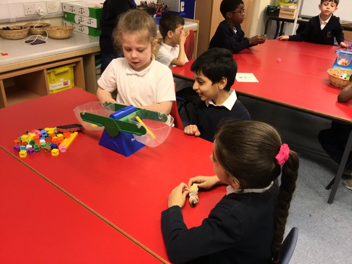 StmThinkers's tweet photo. We are using the balance scales to weigh our objects. We can say which is heavier and which is lighter. Some of us are using cubes to measure the mass. #STMMaths https://t.co/w0hMODqMwI