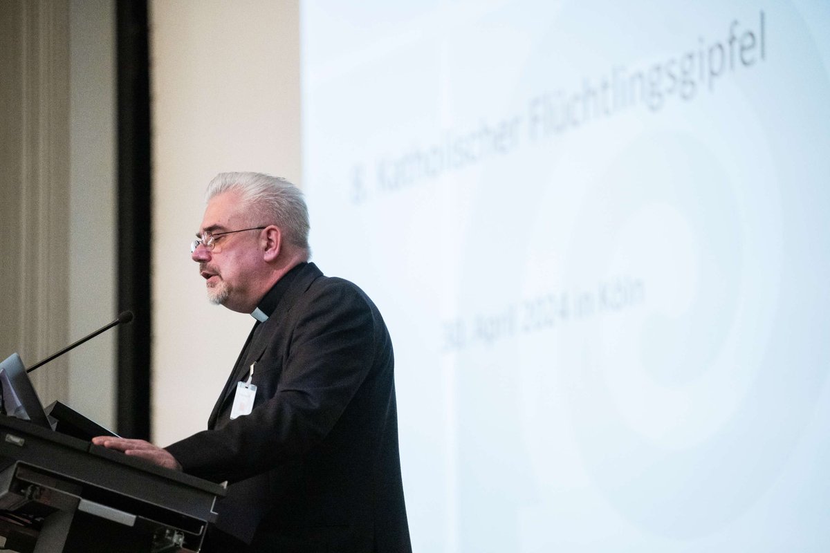 🌍 Catholic Summit on #Refugees - The programme for this eighth edition of the Summit featured a speech by Father Fabio Baggio on “Ecclesial perspectives” on #refugee protection. 🤝 @dbk_online dbk.de/presse/aktuell…