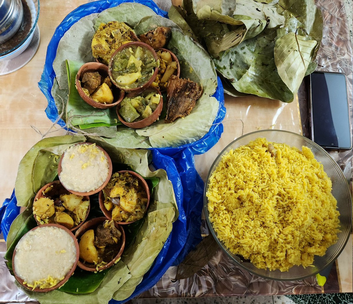 I'm proud to be a non veg Hindu Bengali. Here I'm attaching a pic of Bhog Prosad of Kalighat which consists of Basanti Polao, Shukto, Bandhakopi(Cabbage), Macher Matha(Fish), Kochi Pathar jhol(Mutton) and Payesh. We offer our goddesses what our ancestors offered for centuries.