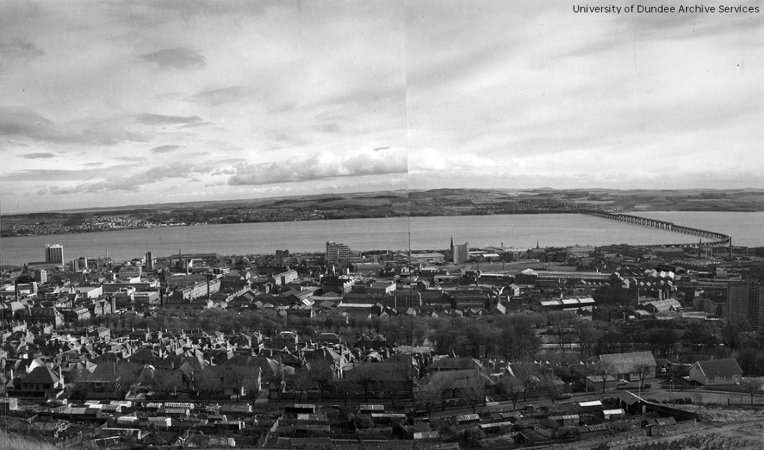 #FlashbackFriday A late 1970s view of #Dundee and the Tay from the Law #Archives #DundeeUniCulture