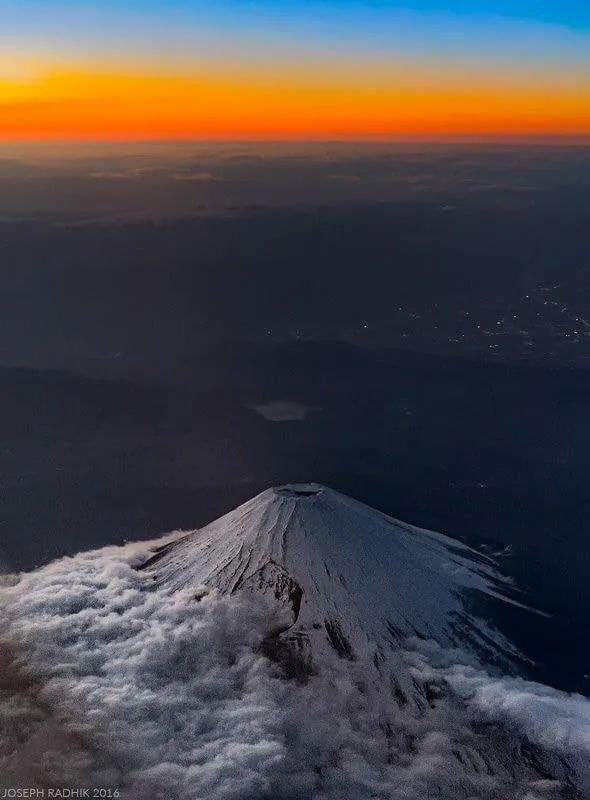 Mt. Fuji’s view from the ✈️