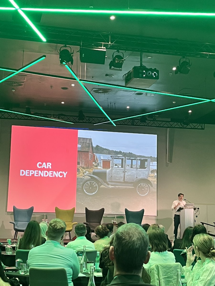 Starting with the basics in an engaging keynote speech by Sylvian Grisot, founder of @dixitnet at the Build Green Now 2024 event, hosted by @IrishGBC this morning at @CrokePark ♻️ Attending today with my colleagues @Ecocem #BuildGreenNow