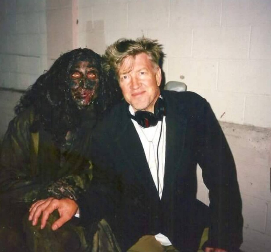 David Lynch with Bonnie Aarons on the set of MULHOLLAND DRIVE (2001).