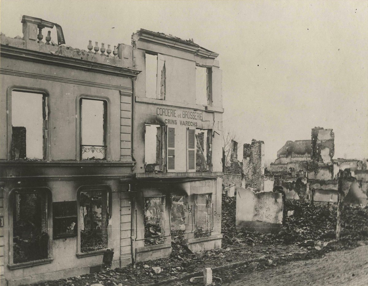 LA CIUDAD DE ATTIGNY EN RUINAS. Extraída del Archivo General Militar de Madrid, este testimonio gráfico está datado en 1919 y muestra las dramáticas huellas de la Primera Guerra Mundial en la citada región francesa de Champaña-Ardenas. #IHCM #PrimeraGuerraMundial #Historia