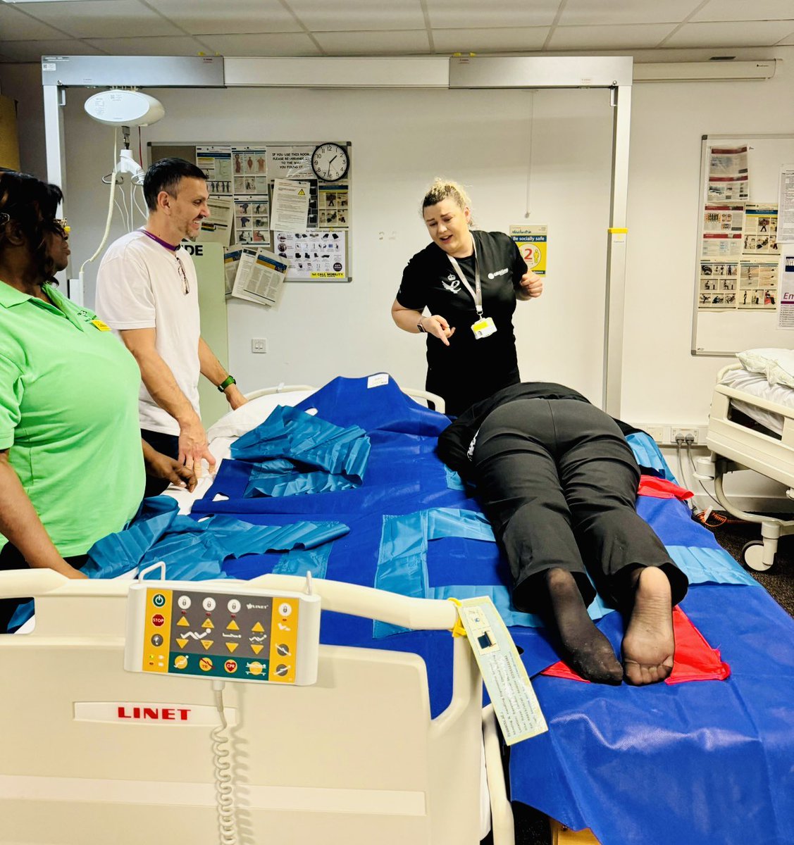 Thank you #GBUKGroup 4 the collaborative & fantastic training session with @NHSBartsHealth @Moving_Handling on this #ProningDevice. It’s incredible how it aids clinicians in safely positioning patients 4 surgery & post-op care.#PatientSafety #MedicalInnovation #HealthcareTraining