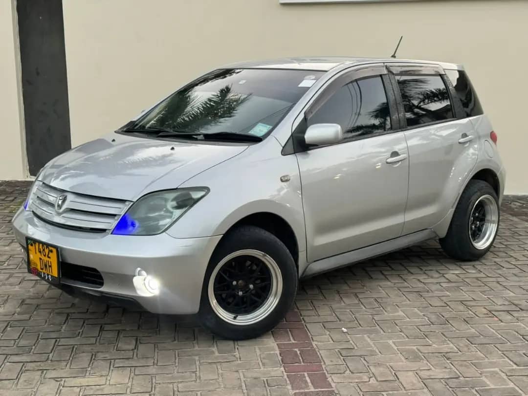 *TOYOTA IST (DWH)* Clean Seats 💺 2004 model 1290 cc Verry SMART ✅ Petrol Fuel ⛽️ Full Ac Full Documents Gari Mpyaa 100% Bei 12.8 mil Kama Unauza Gari Lako Nitumie 0626010537 njoo WhatsApp Delivery ipo mkoani unaletewa pia location ni Dar