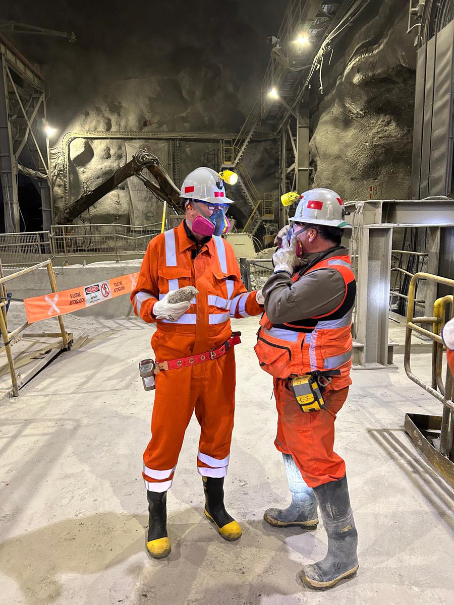 UNIDO's tweet photo. At the world's largest copper mine in 🇨🇱,UNIDO's DG was briefed on @CodelcoChile’s sustainability concept. DG stressed the importance of #criticalminerals for the #energytransition, the need for social & ecological standards in mining & #localvalueaddition in developing countries https://t.co/eUv3oFijox
