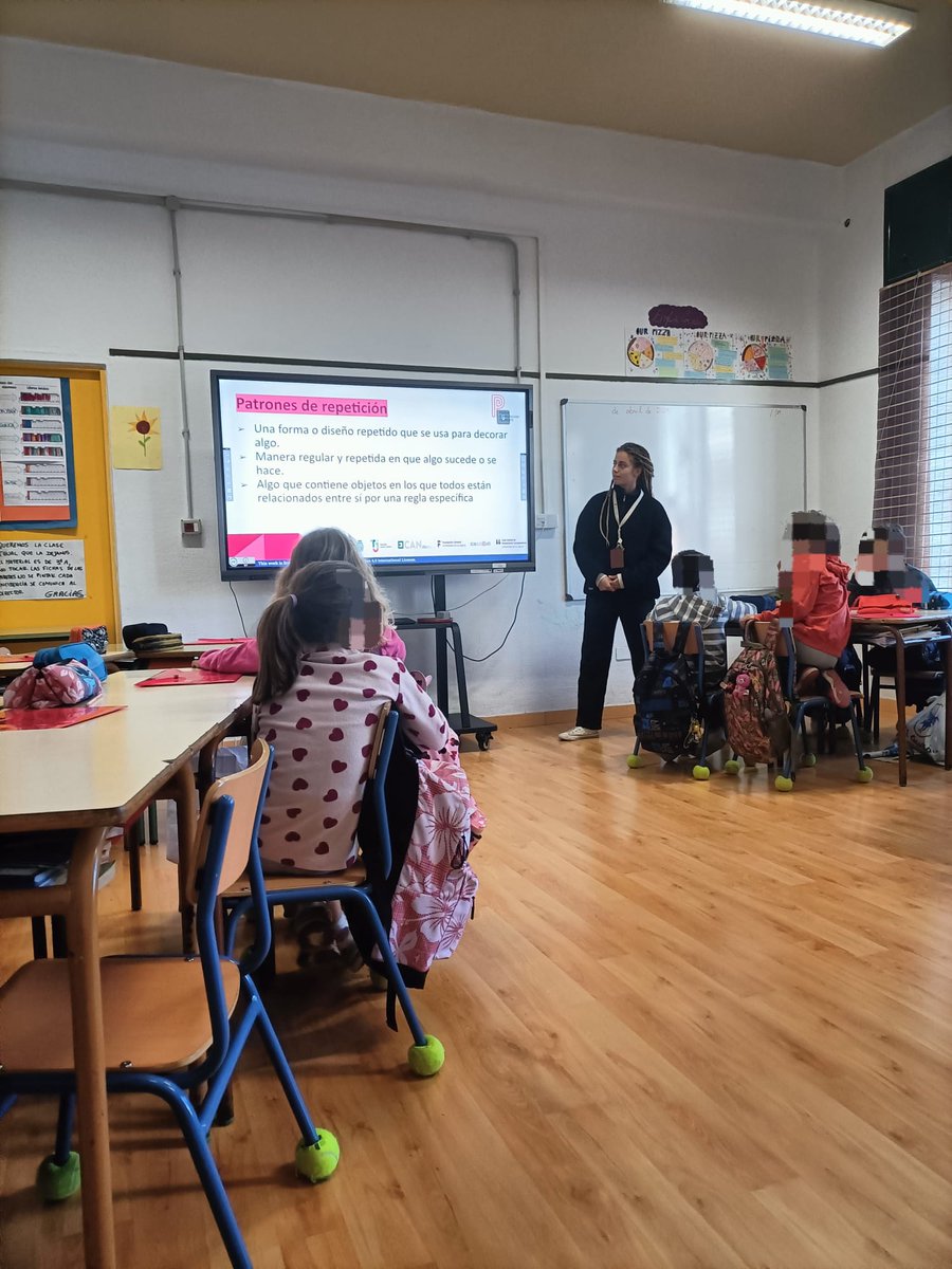 Continuamos en #PiensaComputacionULLmente 🧠🤖 con la segunda intervención de la Acción 2 con alumnado de 3ºA de Primaria en el CEIP Prácticas Aneja E.U.P.👧👦
Han realizado actividades dentro los temas Datos, Patrones y Procesos iterativos🔢💻
#CienciasDeLaComputación