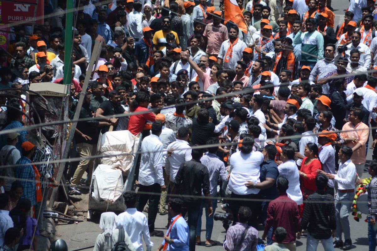 A fight broke out as Shiv Sena candidate from Thane, Naresh Mhaske, was on his way to file LS nomination. There’s been friction between the BJP and Sena cadre in the constituency ever since Mhaske was picked as the candidate over BJP’s Sanjeev Naik. Photos by Praful Gangurde