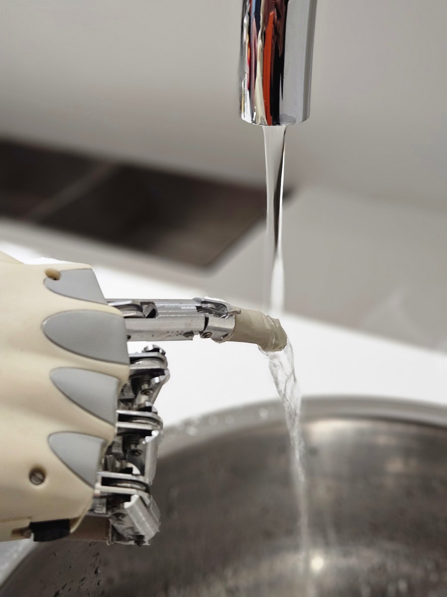 Researchers of our partner @EPFL_en have created a groundbreaking technology that allows amputees to experience the sensation of wetness through their prosthetic limbs. Visit sun-xr-project.eu to be updated.

@HorizonEU