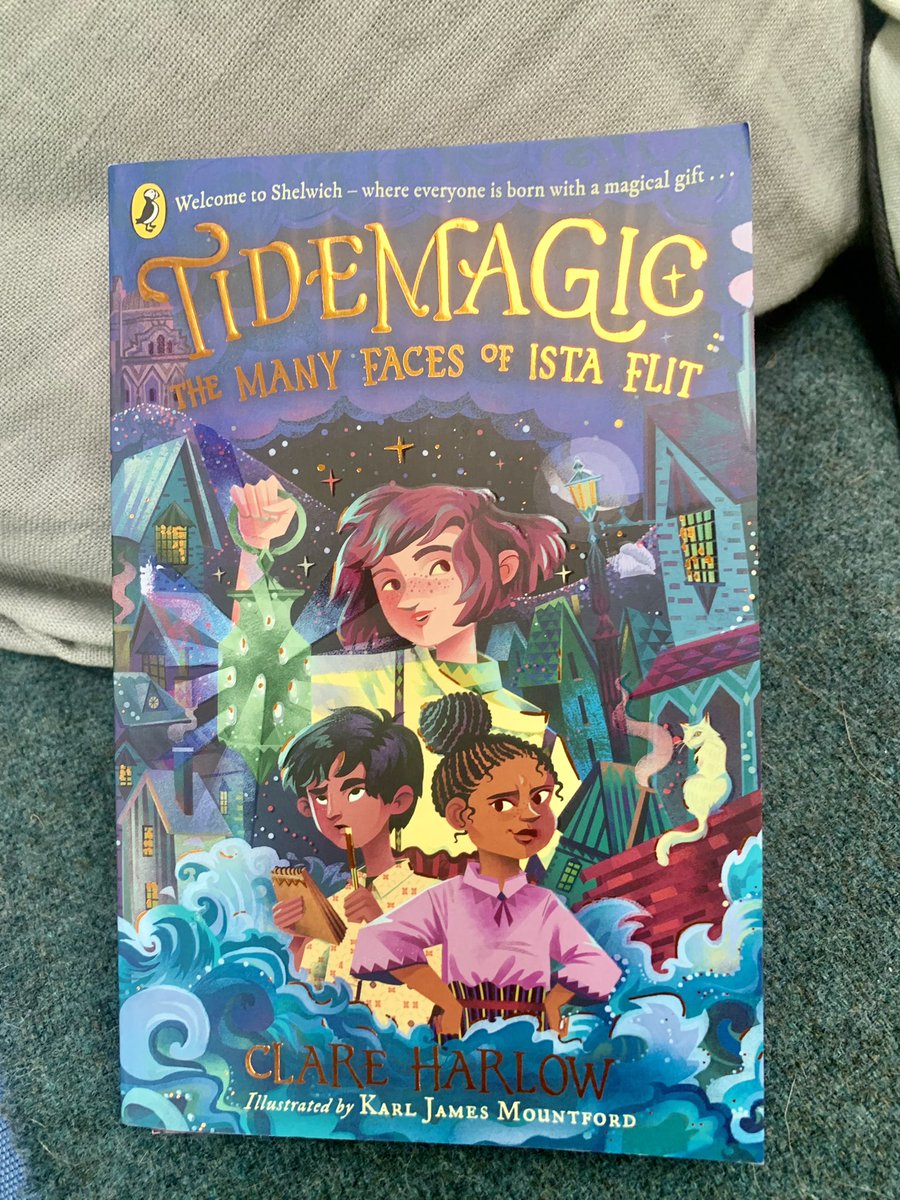 What a treat to attend the launch of @clareharlow TideMagic last night at @BooksGreenwich . Lots of fab book folk there, plus the mysterious Grilk! 💙✍️👏 #tidemagic #puffinbooks