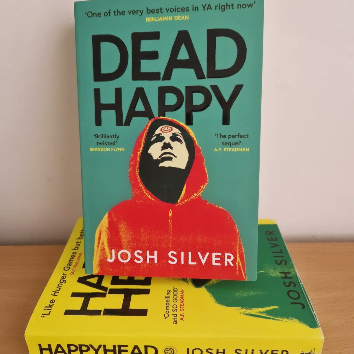 A fantastic evening at the book launch of Dead Happy by Josh Silver - the sequel to his amazing book Happy Head. Josh's passion around mental health shone through, what an informed, articulate and entertaining evening💛💚 @RocktheBoatNews