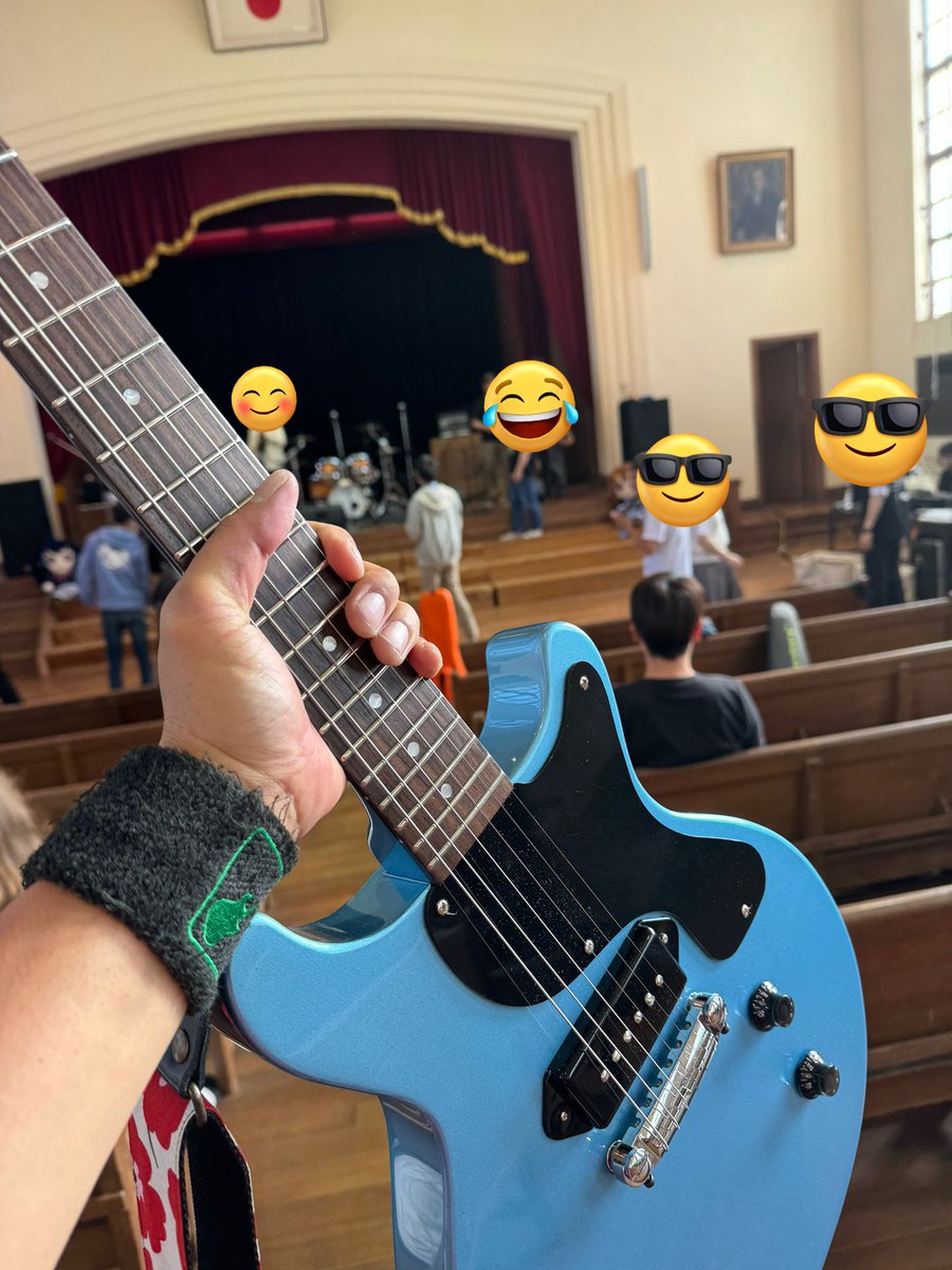 喜多ちゃんギターでけいおん！の聖地で演奏しちゃった(^^)