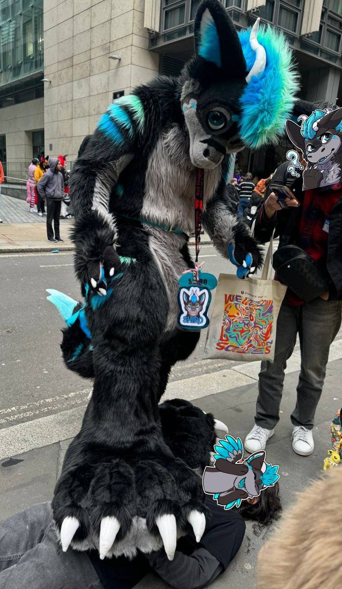 So apparently people like being stepped on? Who knew! Anyway, at one point there was a queue of people wanting to check out my new stompers at LFM last weekend. How nice, who's next? #FursuitFriday 📷 @crikeycroco