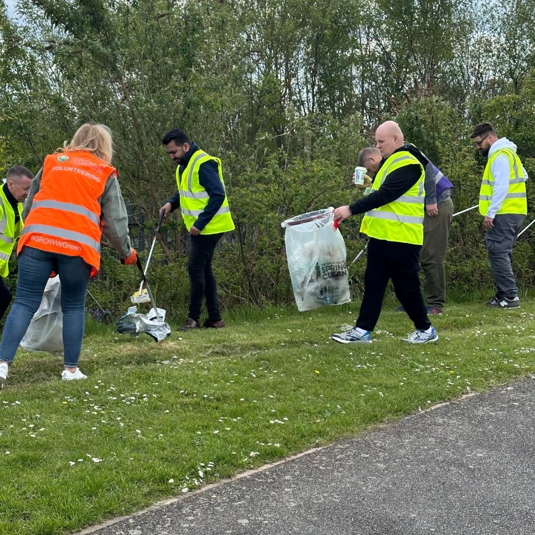 Last Friday our staff took part in litter picking at our local canal to help tidy up the area around the Arena.

Find out more in our latest article: coventrybuildingsocietyarena.co.uk/news/jjqs6r56t…
----
#cbsarena  #EnvironmentalAction #CommunityEngagement #SustainableLiving #coventrycanal