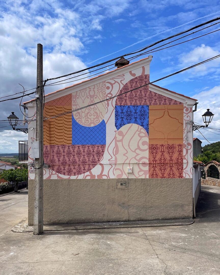 #Streetart by #IsabelFlores @isabelflores.art in #Valdeobispo, Spain, for #MuroCritico @murocritico, #DiputacióndeCáceres @diputacion_caceres curated by @sojo.jc
Photo by @murocritico
More pics at: ift.tt/zTV0EwY
Via @cultureforfreedom @barbarap… instagr.am/p/C6gBkqZo0cK/