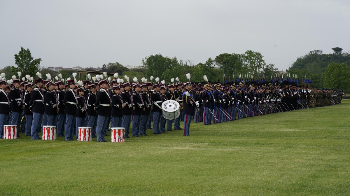 A #Roma, dall’Ippodromo Militare Gen. C.A. Giannattasio di Tor di Quinto, lo schieramento della Brigata di Formazione in occasione del 163° anniversario della costituzione dell’Esercito Italiano.
#EsercitoDegliItaliani #AlServizioDelPaese